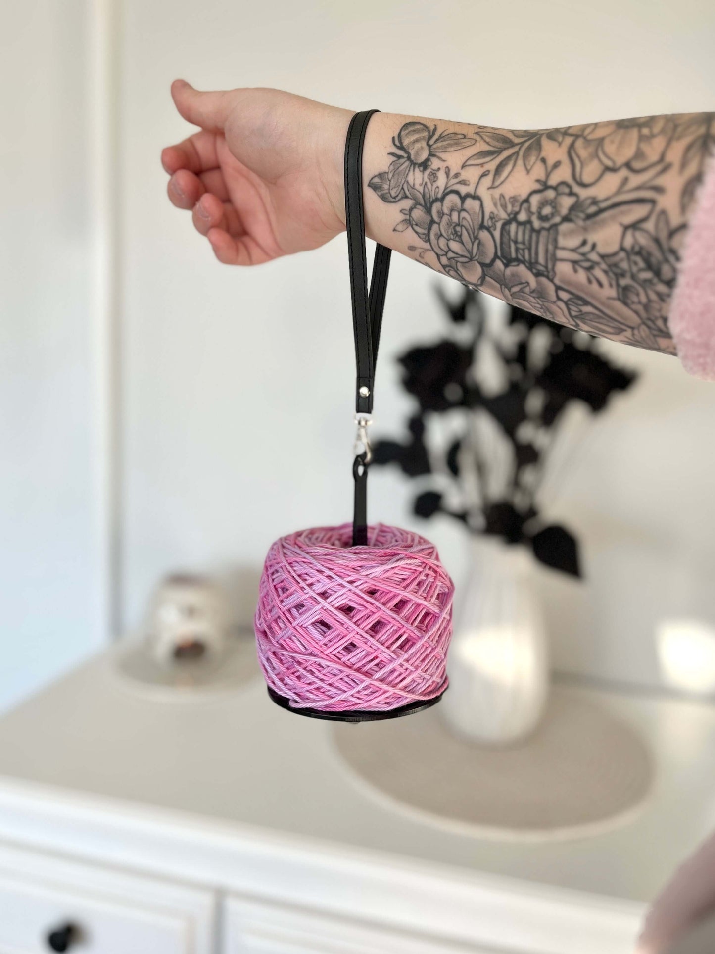 Wrist yarn holder